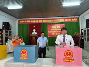 Cử tri xã Tân An phấn khởi tham gia bầu cử tại 15 khu vực bỏ phiếu trên địa bàn xã