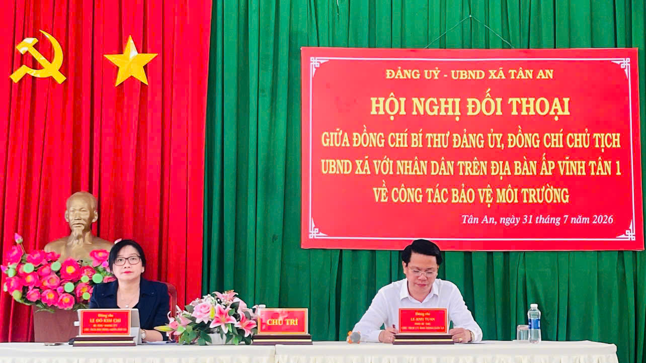 (Đồng chí Lê Đỗ Kim Chi – Bí thư Đảng ủy, Chủ tịch HĐND xã và đồng chí Lê Anh Tuấn – Phó Bí thư Đảng ủy, Chủ tịch UBND xã Tân An chủ trì Hội nghị)