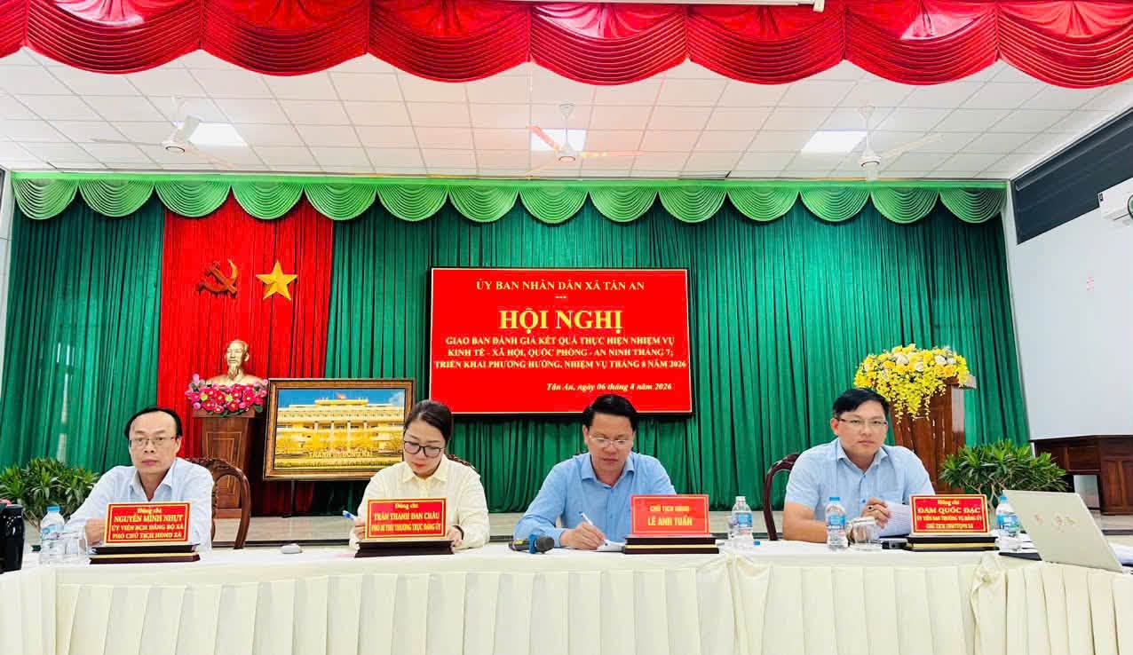 (Các đồng chí lãnh đạo Đảng ủy, HĐND, UBND, Ủy ban MTTQ Việt Nam xã Tân An tham dự Hội nghị giao ban đánh giá kết quả thực hiện nhiệm vụ tháng 7, triển khai nhiệm vụ tháng 8 năm 2026)