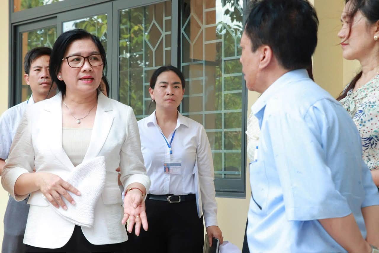 Đồng chí Lê Đỗ Kim Chi – Bí thư Đảng ủy xã Tân An khảo sát công tác chuẩn bị năm học 2026–2027 tại các trường học trên địa bàn xã.