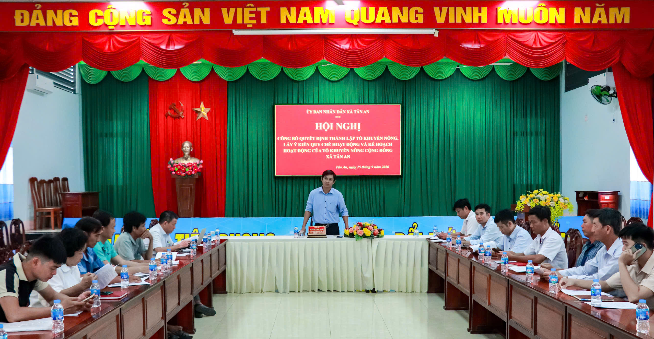 Đồng chí Nguyễn Giang Châu – ĐUV, Phó Chủ tịch UBND xã phát biểu khai mạc Hội nghị