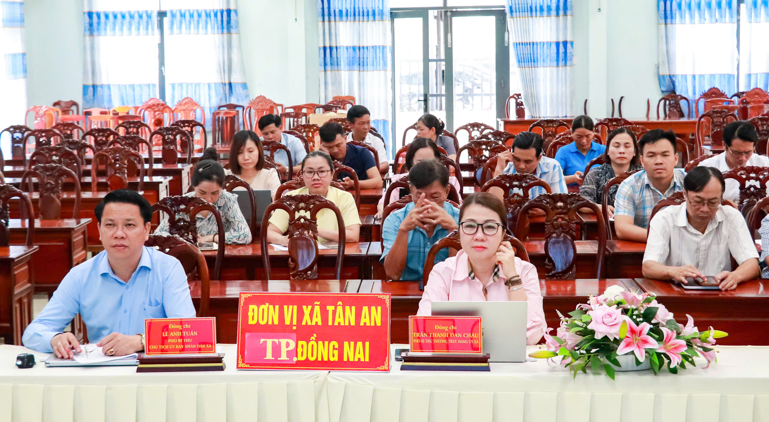 Các đồng chí lãnh đạo và đại biểu tham dự hội nghị tại điểm cầu xã Tân An