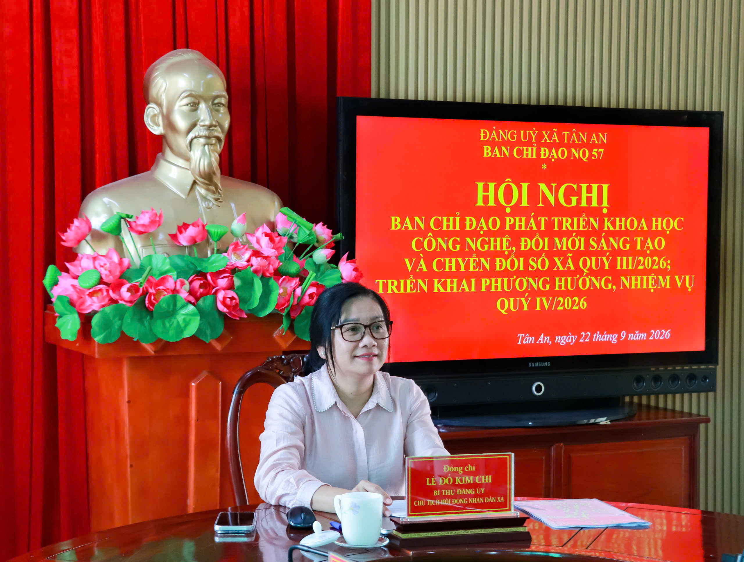 Đồng chí Lê Đỗ Kim Chi – Bí thư Đảng ủy, Chủ tịch HĐND xã, Trưởng Ban Chỉ đạo thực hiện Nghị quyết số 57-NQ/TW chủ trì hội nghị.