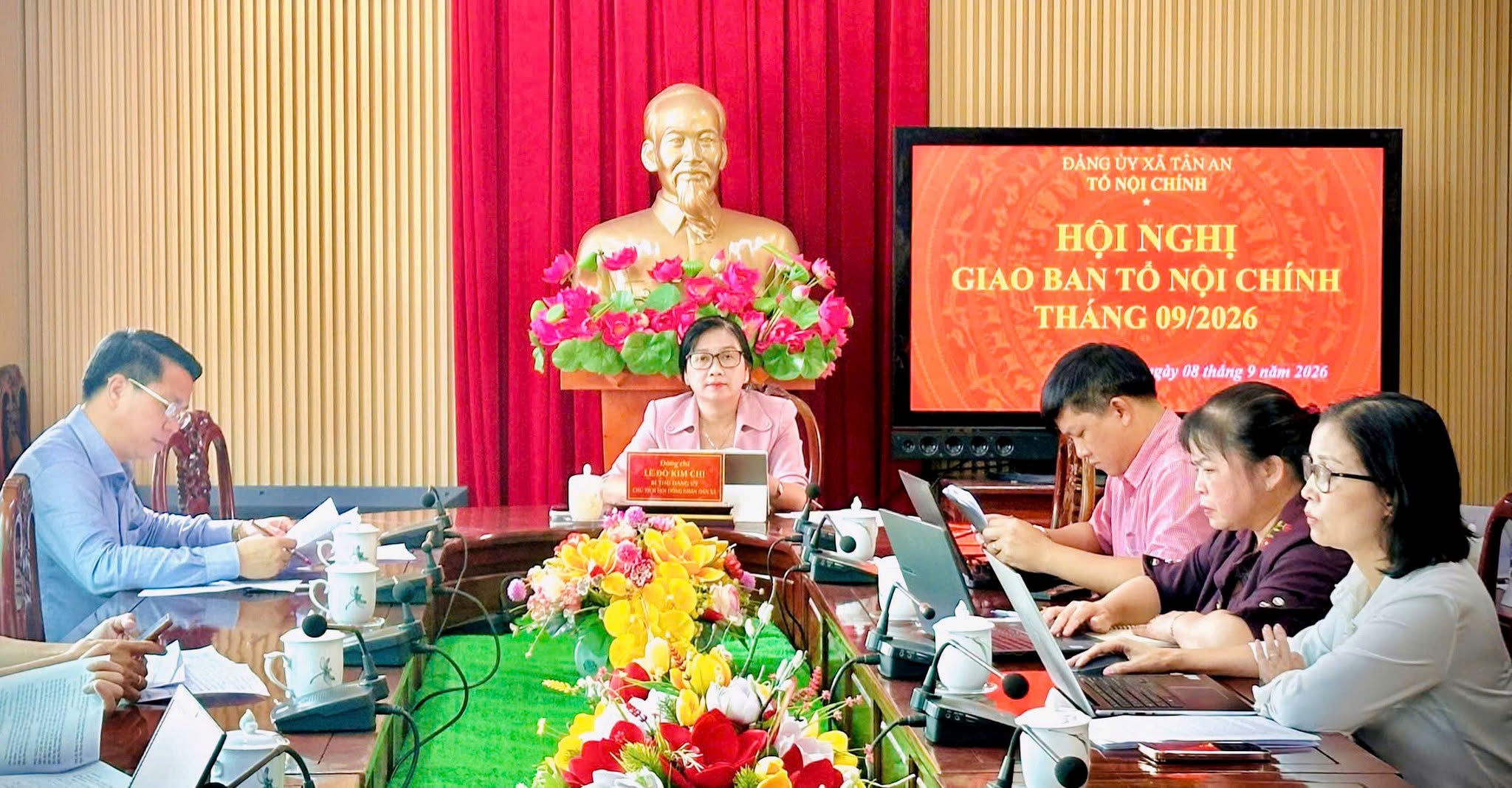 Đồng chí Lê Đỗ Kim Chi – Bí thư Đảng ủy, Chủ tịch HĐND xã chủ trì Hội nghị.