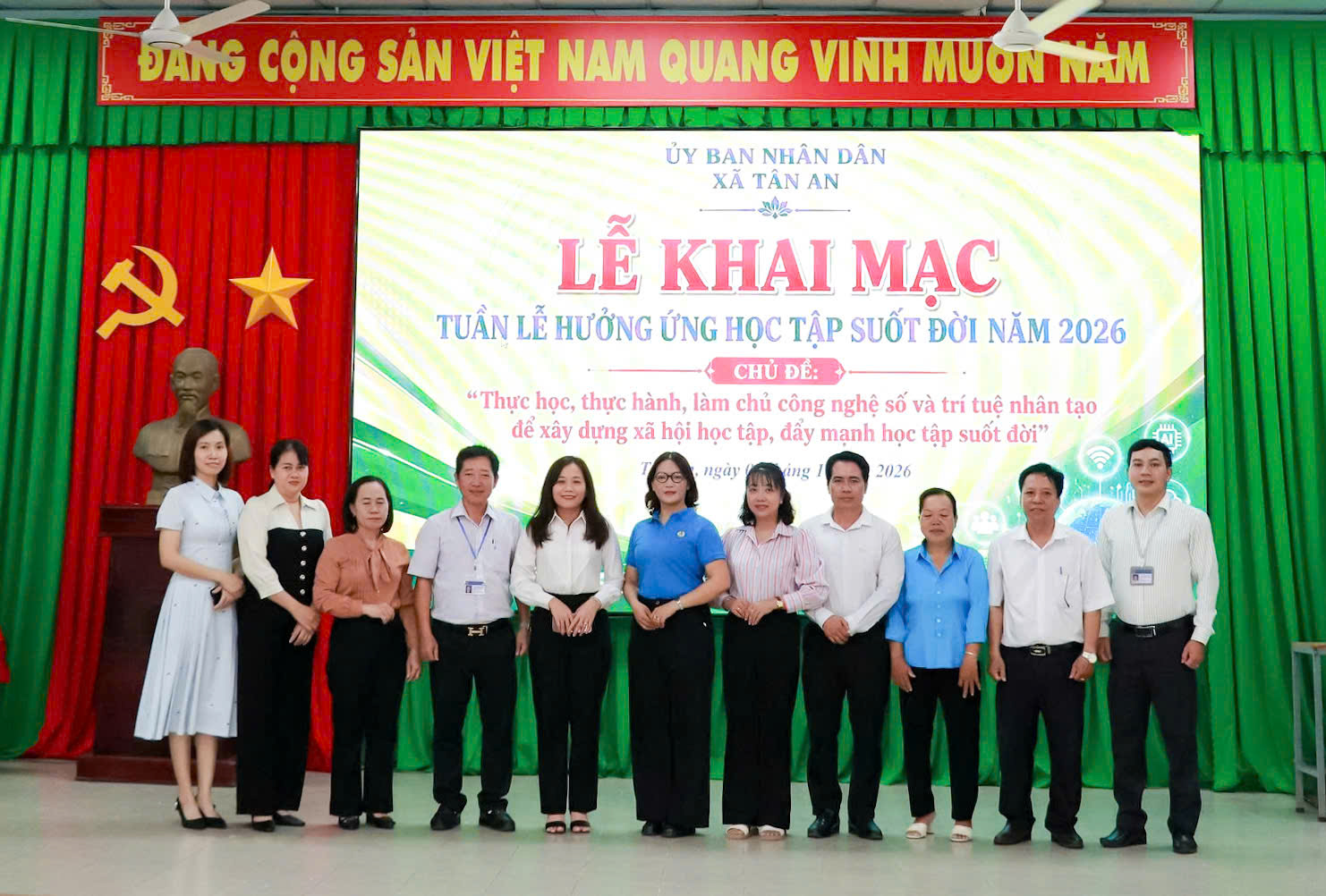 Các đồng chí lãnh đạo, đại biểu tham dự Lễ khai mạc Tuần lễ hưởng ứng học tập suốt đời năm 2026