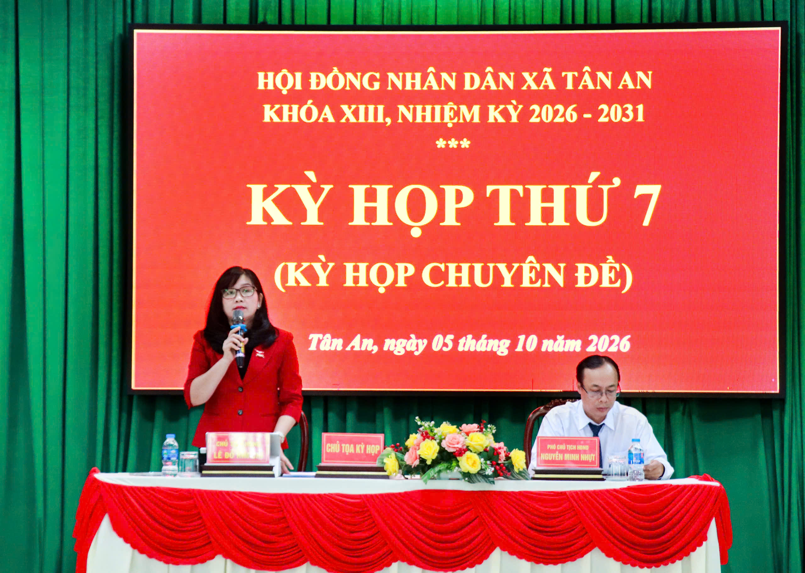 Đồng chí Lê Đỗ Kim Chi – Bí thư Đảng ủy, Chủ tịch HĐND xã và đồng chí Nguyễn Minh Nhựt – Đảng ủy viên, Phó Chủ tịch HĐND xã chủ trì kỳ họp.
