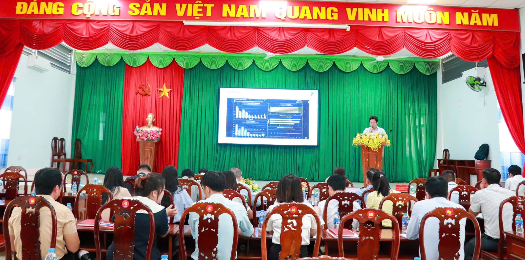 Quang cảnh buổi tập huấn và bàn giao hệ thống OC, LRIS.